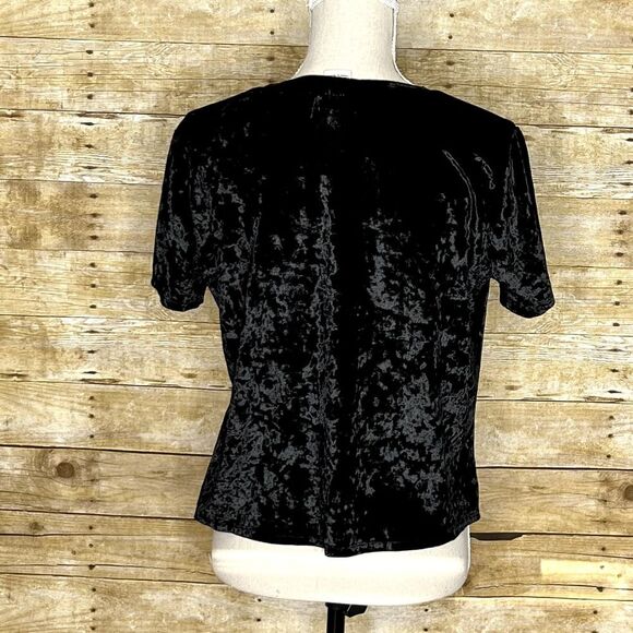 MADISON & BERKELEY  RELAXED FIT ROUND NECK SHORT SLEEVE VELVET TOP - Picture 4 of 5